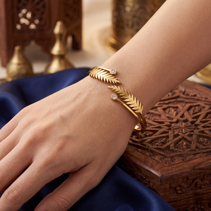 Gold Daphne Leaf Women's Bracelet